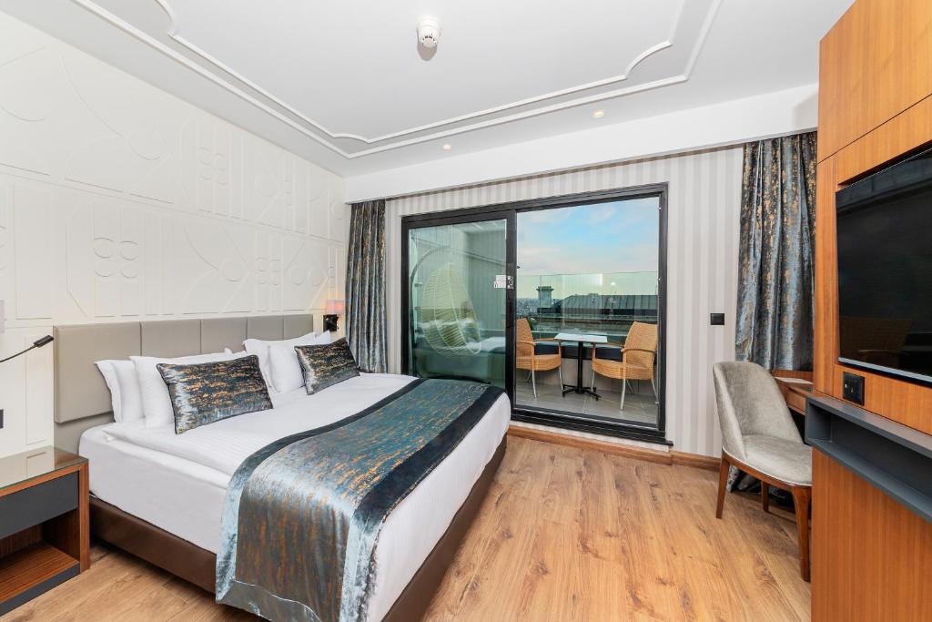 هتل موکارناس پرا